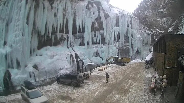 Веб камеры в реальном времени в приэльбрусье. Водопад Азау Су зимой. Чегемские водопады веб камера. Камеры Чегемские водопады. Водопад Терскол.