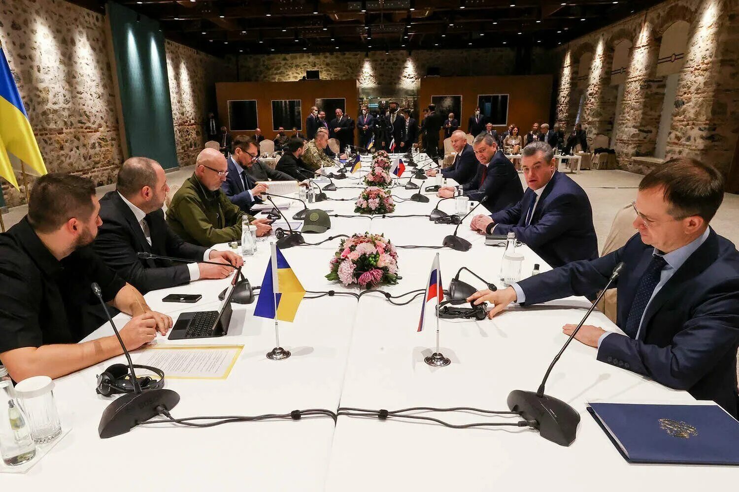 Переговоры россии и украины в турции 2022. Евросоюз переговоры. Российско-украинские переговоры. Переговоры в турции россии и украины мединский. В каком городе крыма состоялись переговоры.