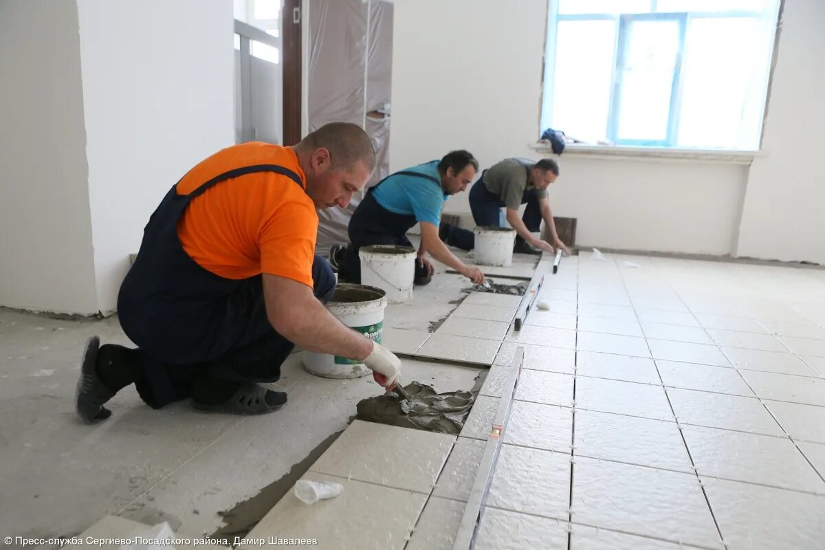 Ремонтные работы в детском саду. Ремонт в классе. Ремонт школы фото. Школа ремонта. Капремонт школ.