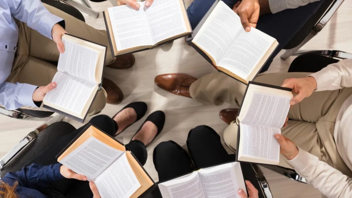 Книжный джем акция в библиотеке. Обсуждение книги это. Студенты в библиотеке. Книжный клуб в библиотеке. Памятка участника совещания.