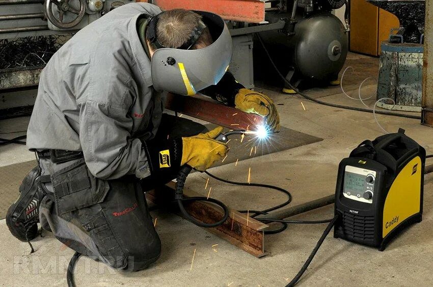 Сварка нержавейки полуавтоматом 20 мм. Сварщик полуавтоматической сварки. Сварка алюминия полуавтоматом в среде аргона. Сварочные полуавтоматы welding welder. Сварка.