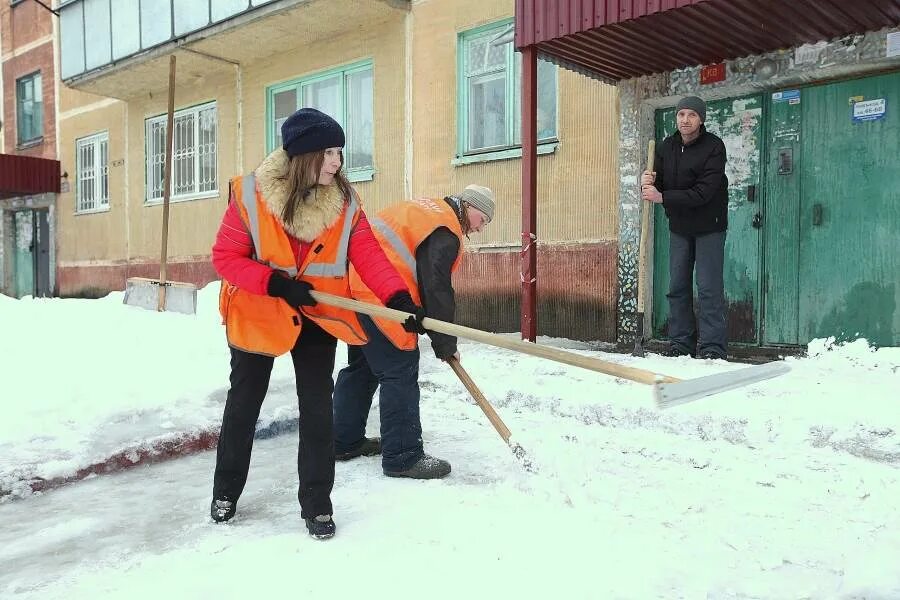 Дворник. Дворник УК. Дворник в Москве. Дворник в школе. Работа в москве от прямых работодателей дворник