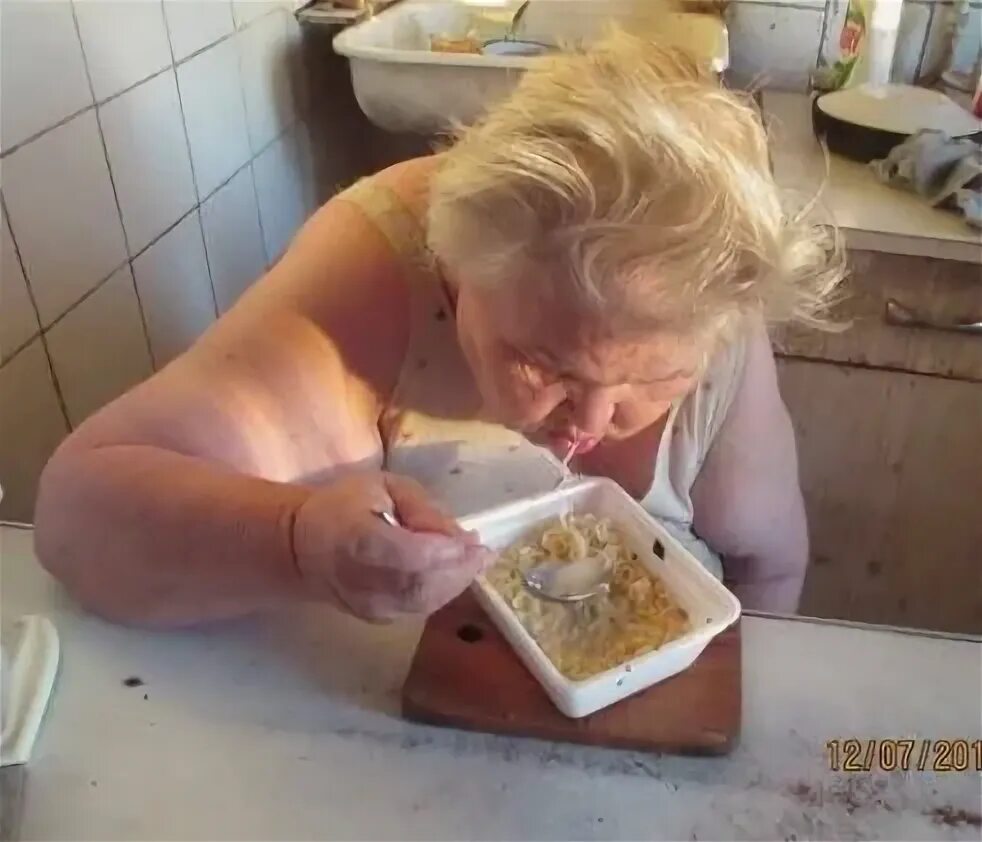 Бабку какашку