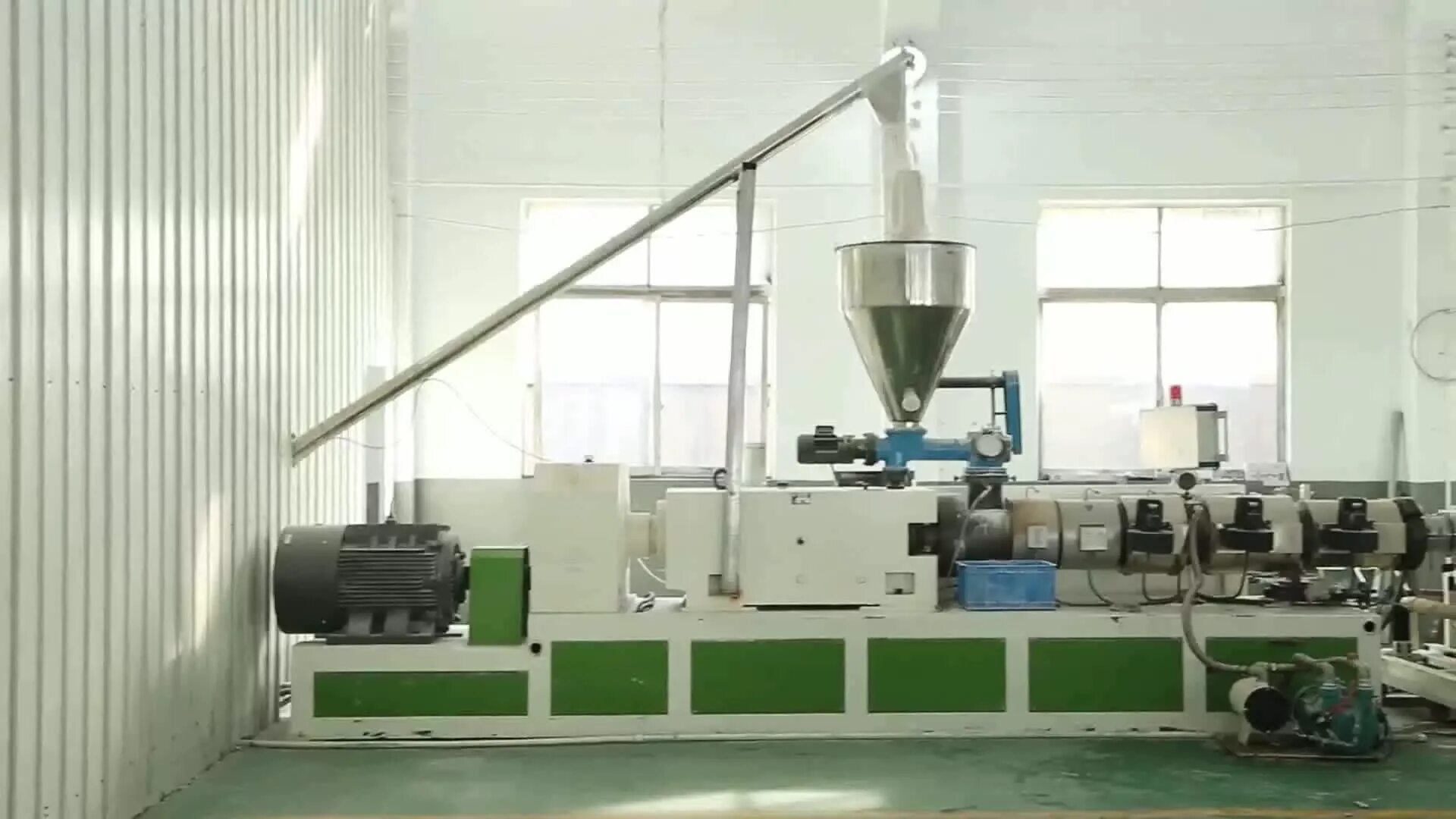 Клеевая станция. Spc flooring production line. Линия производства линолеума. Пресс для изготовления плитки terrazzo. Оборудование для производства полов.