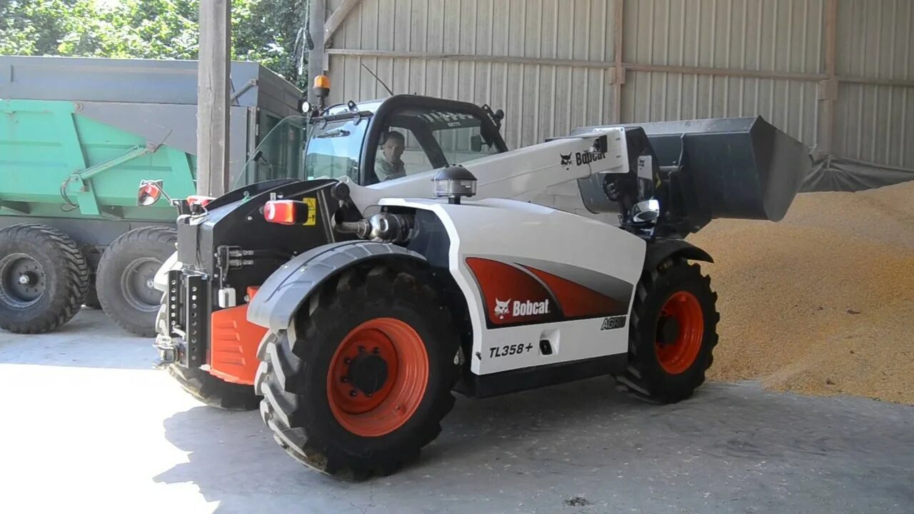 Bobcat tl358. Телескопический погрузчик Бобкэт. Погрузчик Bobcat t770. Телескопический погрузчик Бобкэт tl360. Телескопический погрузчик bobcat