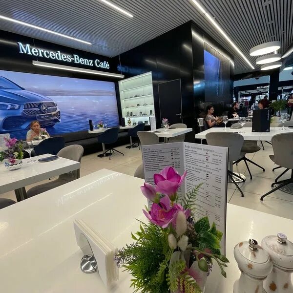 Mercedes benz cafe. Кофейня в шереметьево. Кафе в автосалоне. Мерседес кафе в шереметьево. Мерседес кафе в шереметьево.