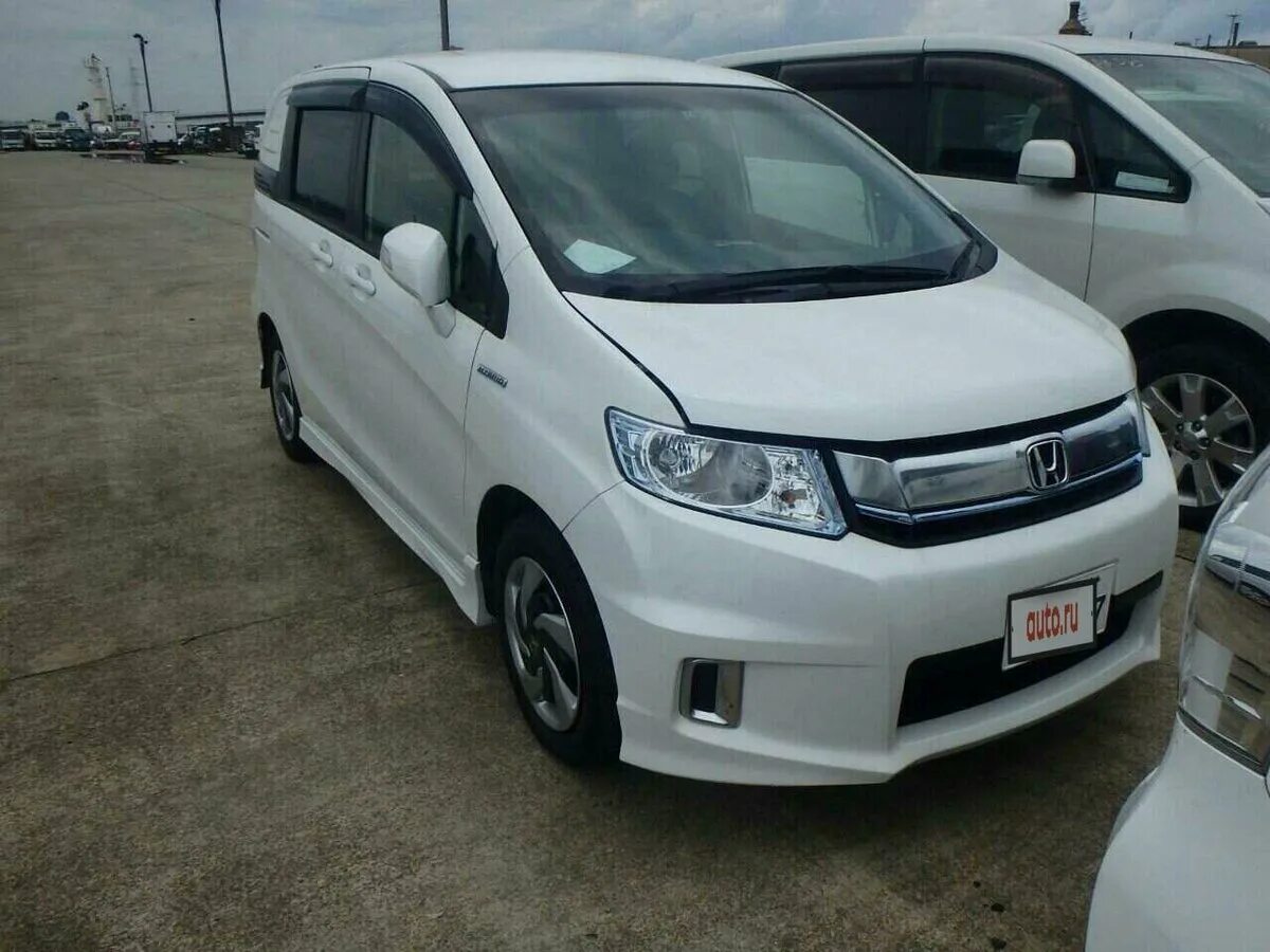 Honda freed 2014 Hybrid. Хонда Спайк гибрид. Honda freed Spike 1 поколения Рестайлинг. Хонда Фрид Спайк гибрид белый. Купить хонда фрид бу