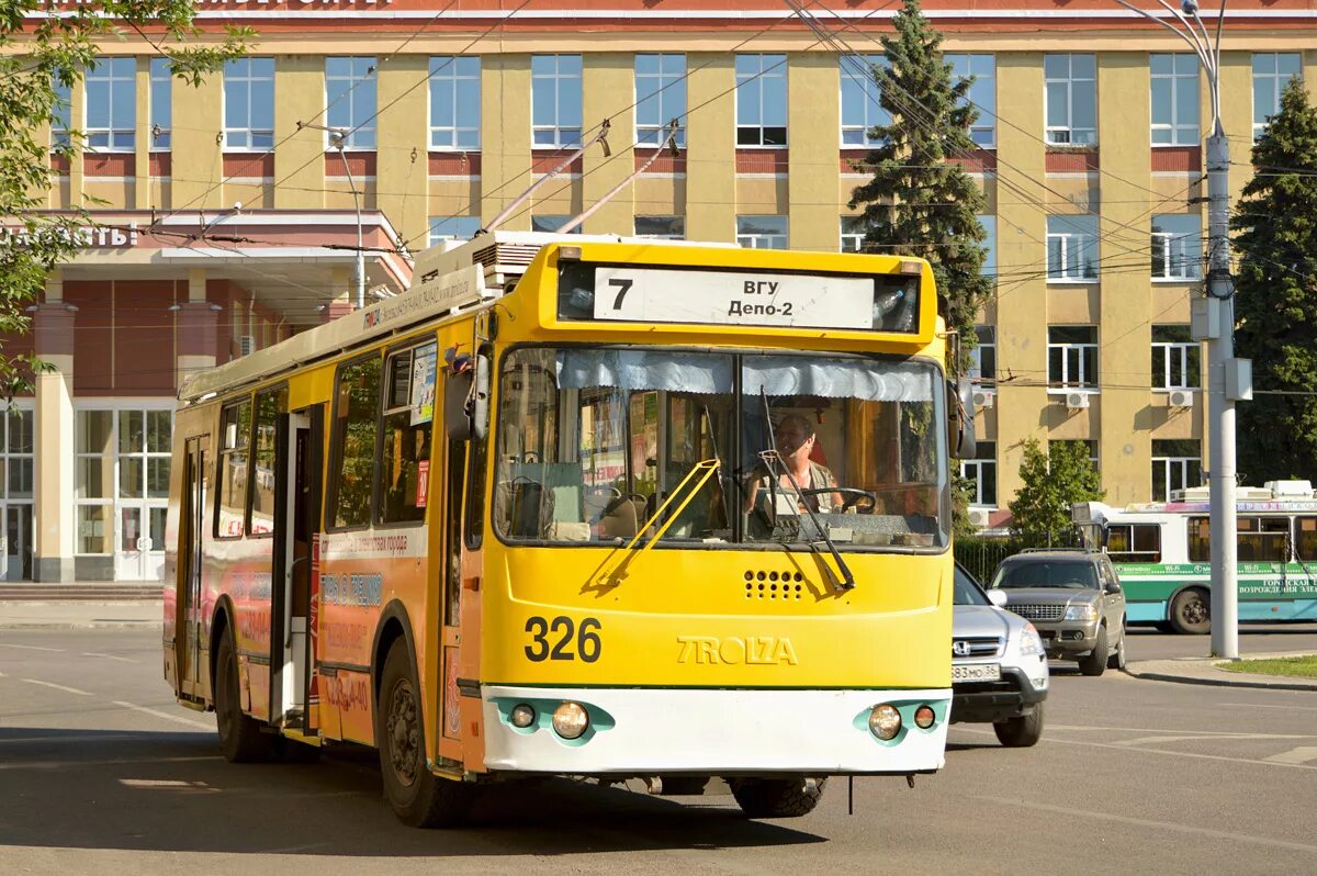 Городской транспорт воронеж. Воронежский троллейбус 2021. Троллейбус ЗИУ-682г Воронеж. Троллейбус 7 Воронеж. Троллейбус Воронеж 7 7 Воронеж.