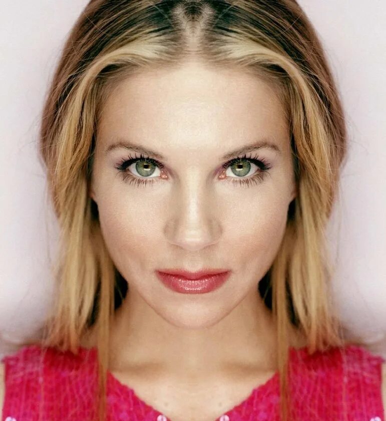 Алекс лардж. Алекс заводной апельсин. Знак искусственный водоем. De large. Мира бейлиндже.