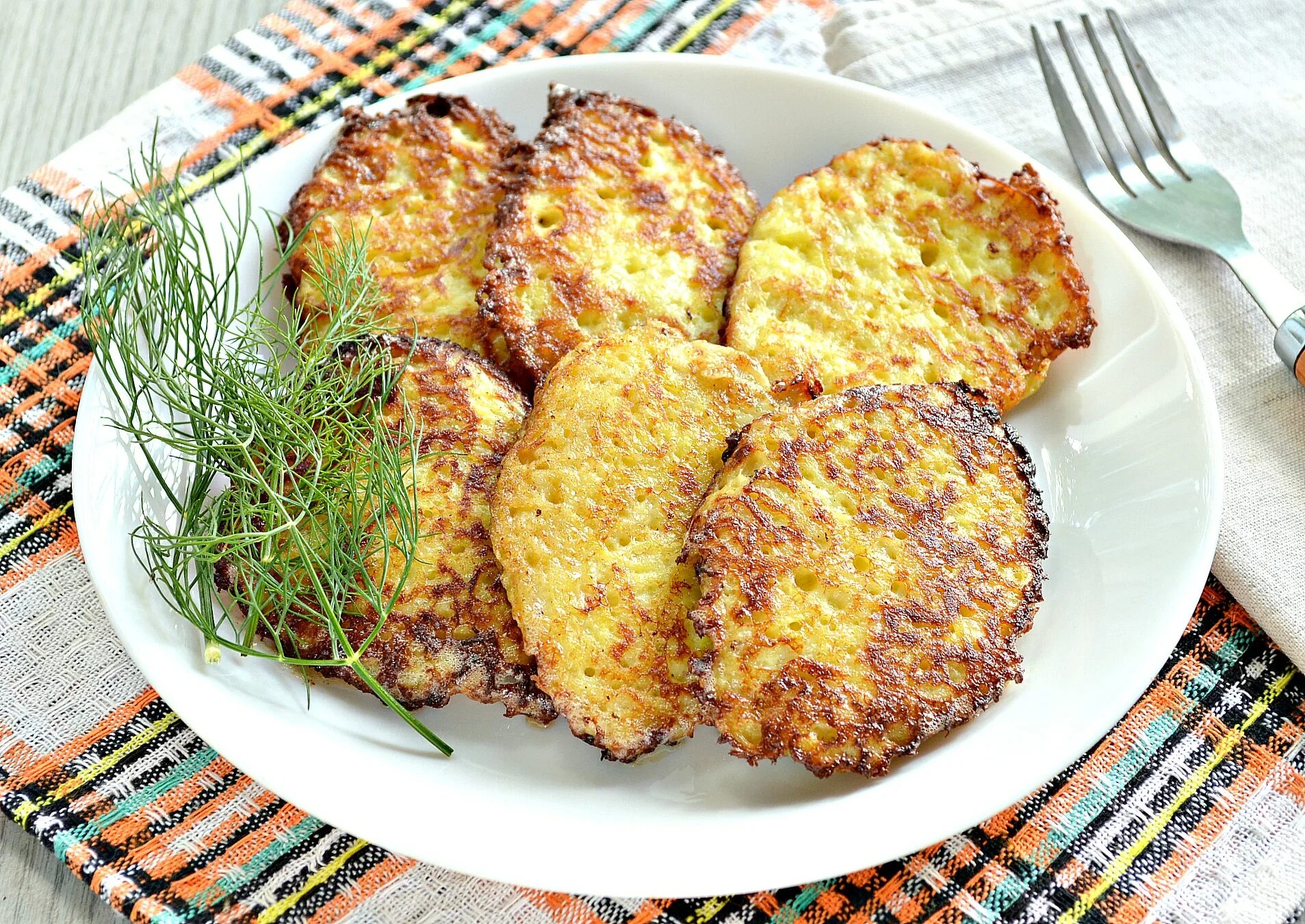 Решти из картофеля по швейцарски. Rösti (рёшти). картофельные рёшти. швейцарский драник- рёшти. швейцарские картофельные рёшти.