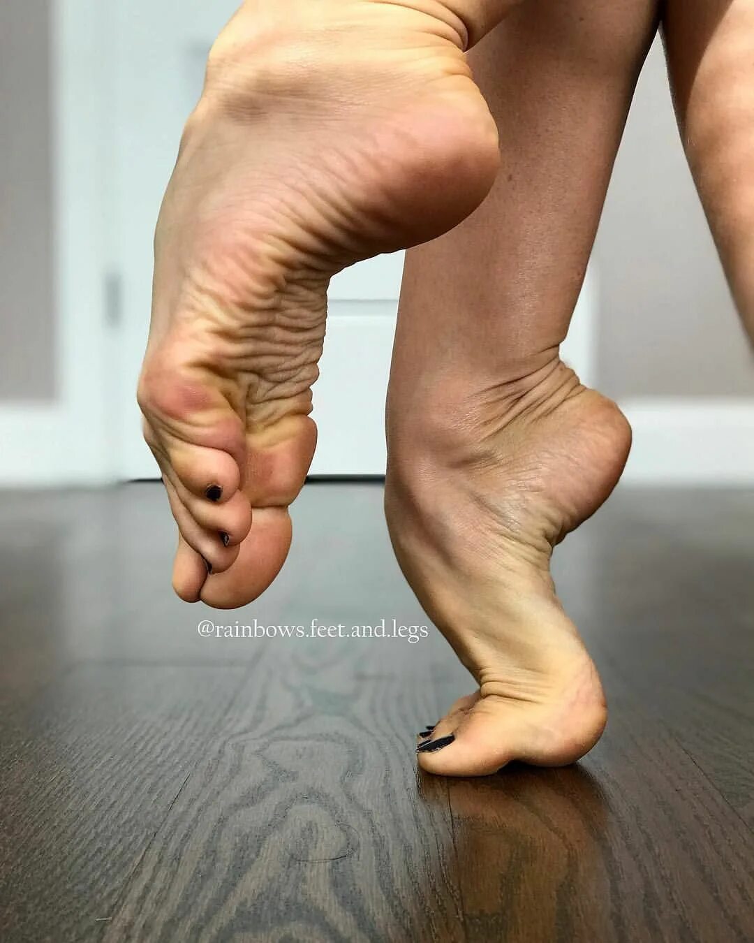 Барбара Легс soles. Elsa (Rainbows feet and Legs). Ступни женщин