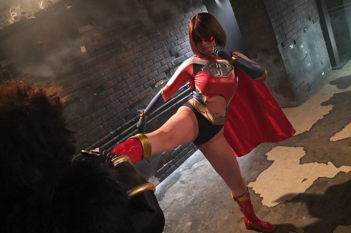Джинни джонс superheroine. Чудо женщина марвел. Superheroine captured. Эластика косплей. Superheroine the battle for earth - solaria captured.