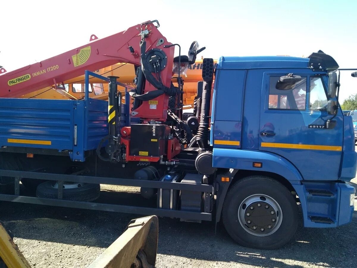 Манипулятор 65117. Камаз 65117 инман ит 200. камаз 65117 с манипулятором. 65117 инман 200. кму palfinger 200 inman.