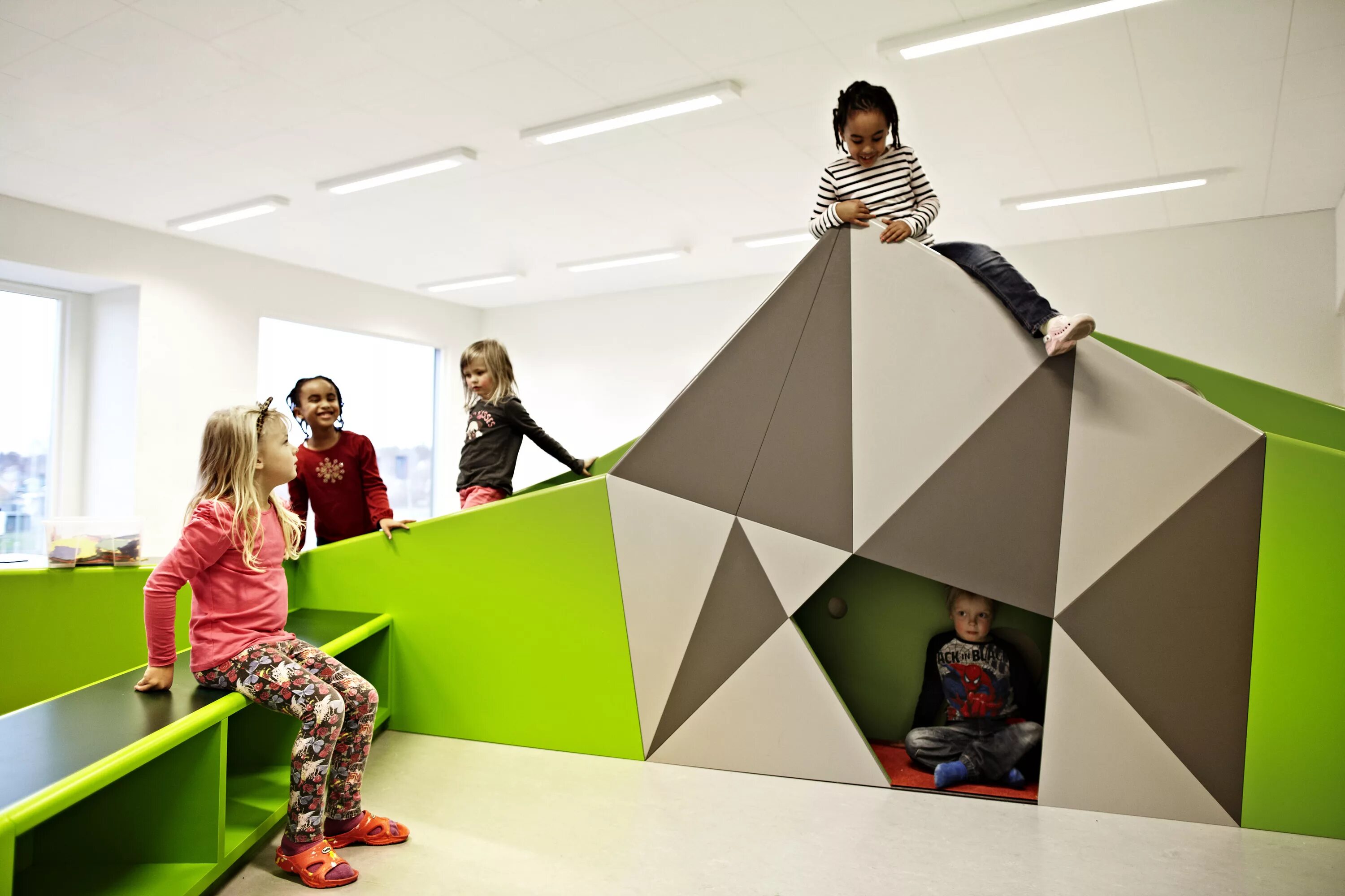 Школа Vittra Telefonplan в Стокгольме. Школа Vittra Södermalm в Швеции. Креативное пространство в школе. Необычные школы.