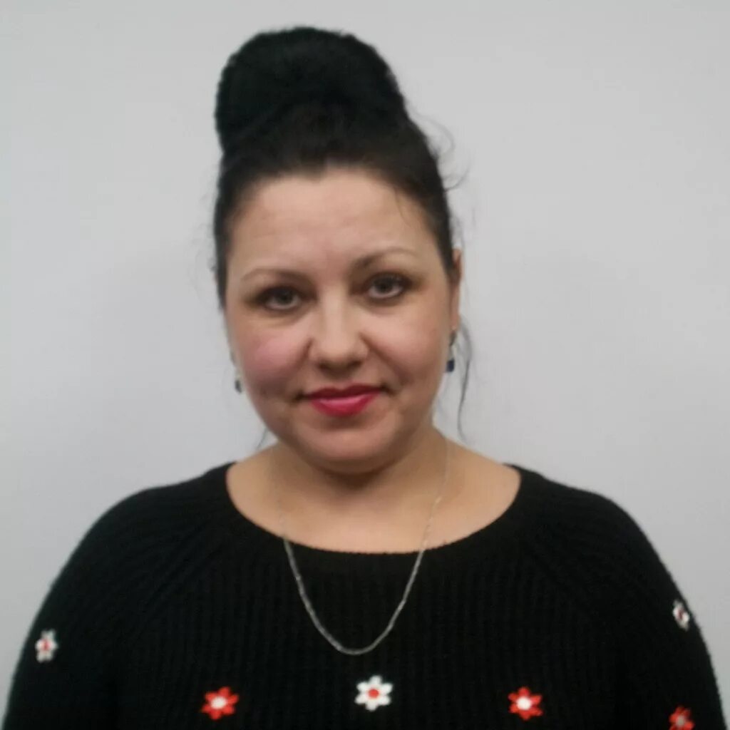 Помощница в кухне по дому. Персонал для дома. Няня и помощница по хозяйству. Домработницы с проживанием tbilisi. Помощница по хозяйству вакансии москва.