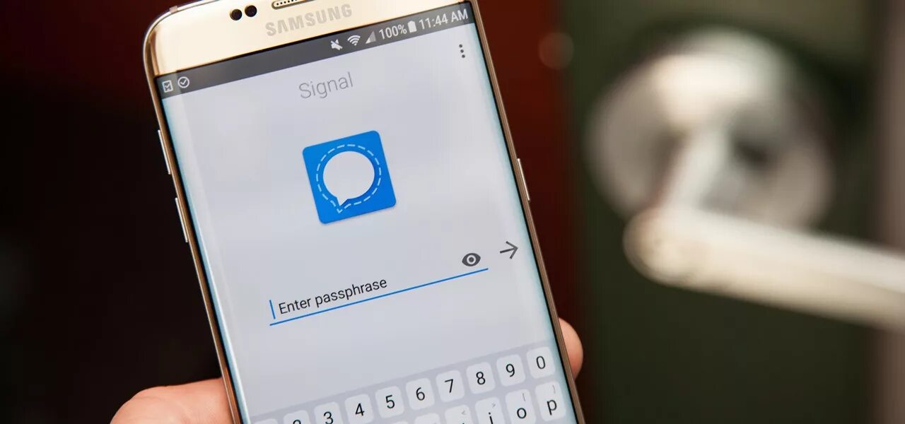 Обновить сигнал. Signal мессенджер. сигнал приложение. signal - приватный мессенджер. мессенджер signal фото.