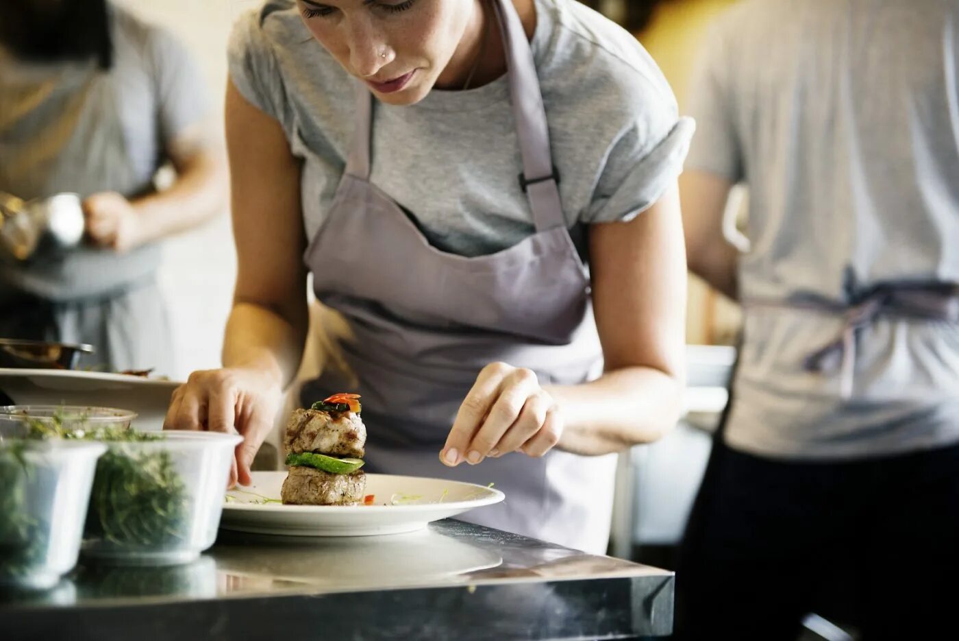 Cooking in another. Виртуальное приготовление блюд. Композиция в фотографии повар. Culinary working. Картинки Cooking Demonstration.