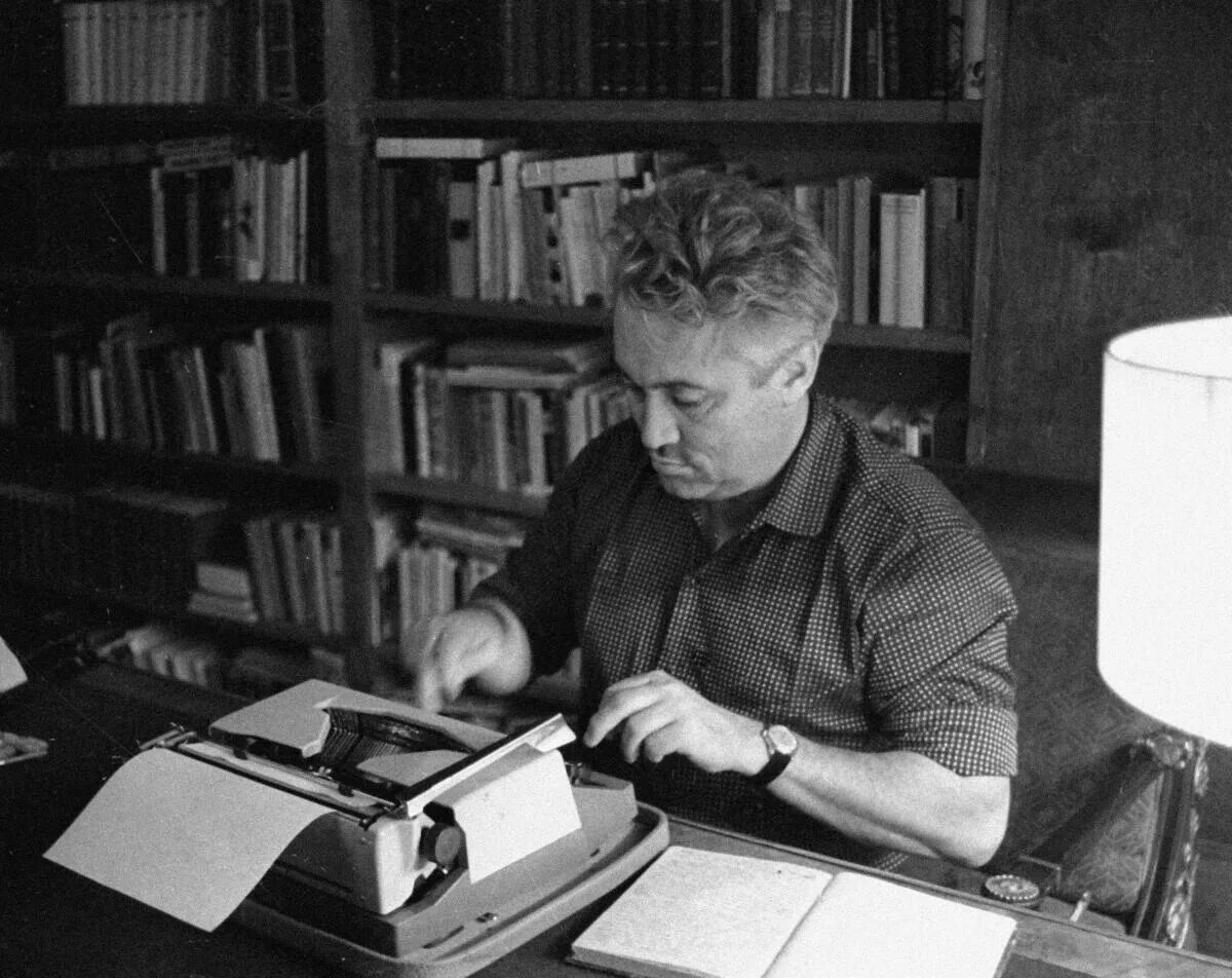 Ю м писатель. Юрий нагибин. юрий нагибин писатель. юрий маркович нагибин (1920-1994). юрий нагибин фото.