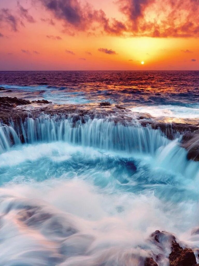 Мои океаны мои водопады если будет. Водопад в море. Водопад на закате. Водопад море природа. Морской водопад.