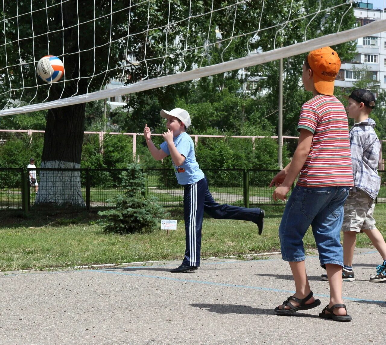 Лагерь Лужники летний лагерь. Спортивный час в лагере. Девочки в летнем лагере. Летний лагерь Коркино. 24 часа в лагере