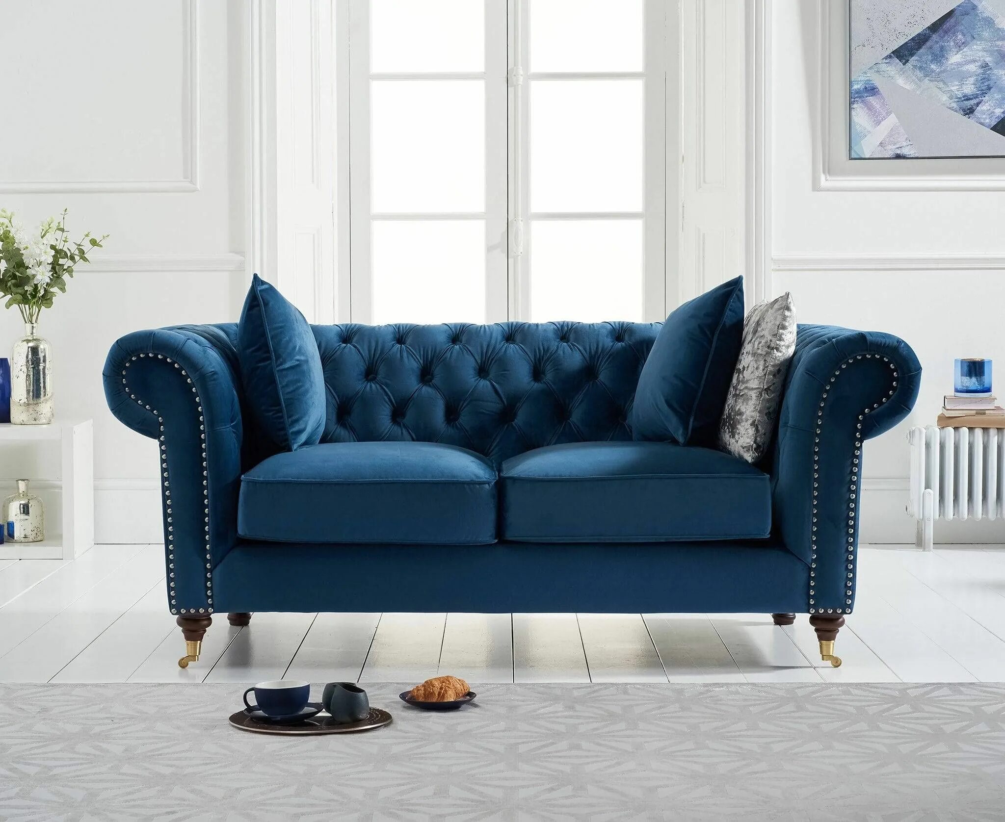 Синий диван. Кресло unico Sofa Dark Blue. Patterdale Velvet 2 Seater Sofa. Синий велюровый диван с подушками. Королевский голубой мягкий мебели.