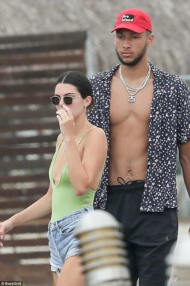 С кем встречается кендалл дженнер Why Kendall Jenner and Devin Booker Secretly Broke Up Again in October