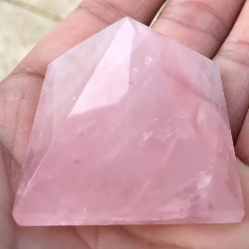 Лодолит в породе. Кристалл дымчатого кварца с фантомами. Кварц минерал горный. Кварц ц 202. Диоксид кремния кварц.