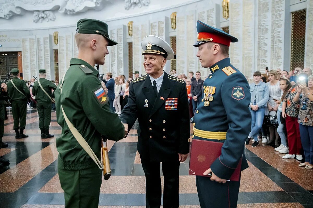 Полк московской области отзывы. Семеновский Преображенский полк в Москве. 154 Преображенский полк Лефортово. Преображенский полк Москва присяга 2020. Присяга Семеновский полк 27.07.2019.