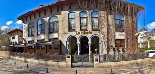 Rustaveli ресторан сочи. La maree ресторан жуковка. Ля маре ресторан малая грузинская. Грузинский ресторан на малой грузинской. Грузинский ресторан на малой грузинской.