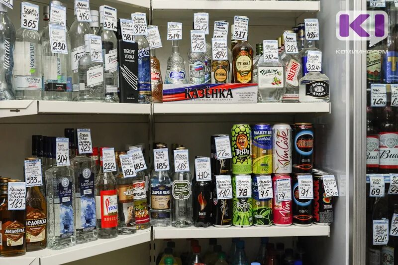 Алкогольные напитки 2000. Алкогольные коктейли в магазинах. алкогольные напитки 2000-х. алкогольные коктейли в банках. коктейли в банках 2000х.