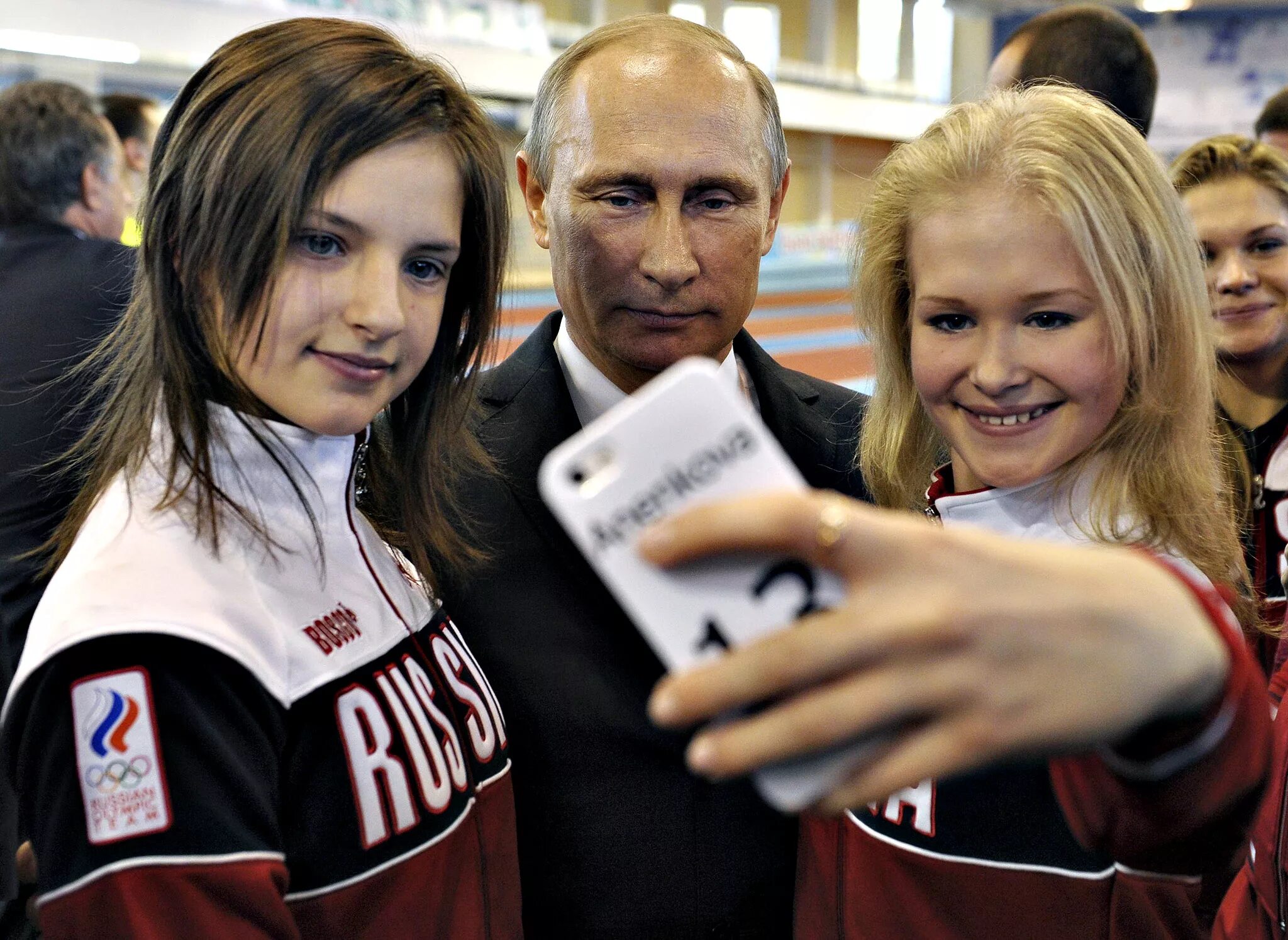 Селфи с путиным. Путин Владимир Владимирович селфи. Путин девочка. Путин женщина. Путин с девушкой