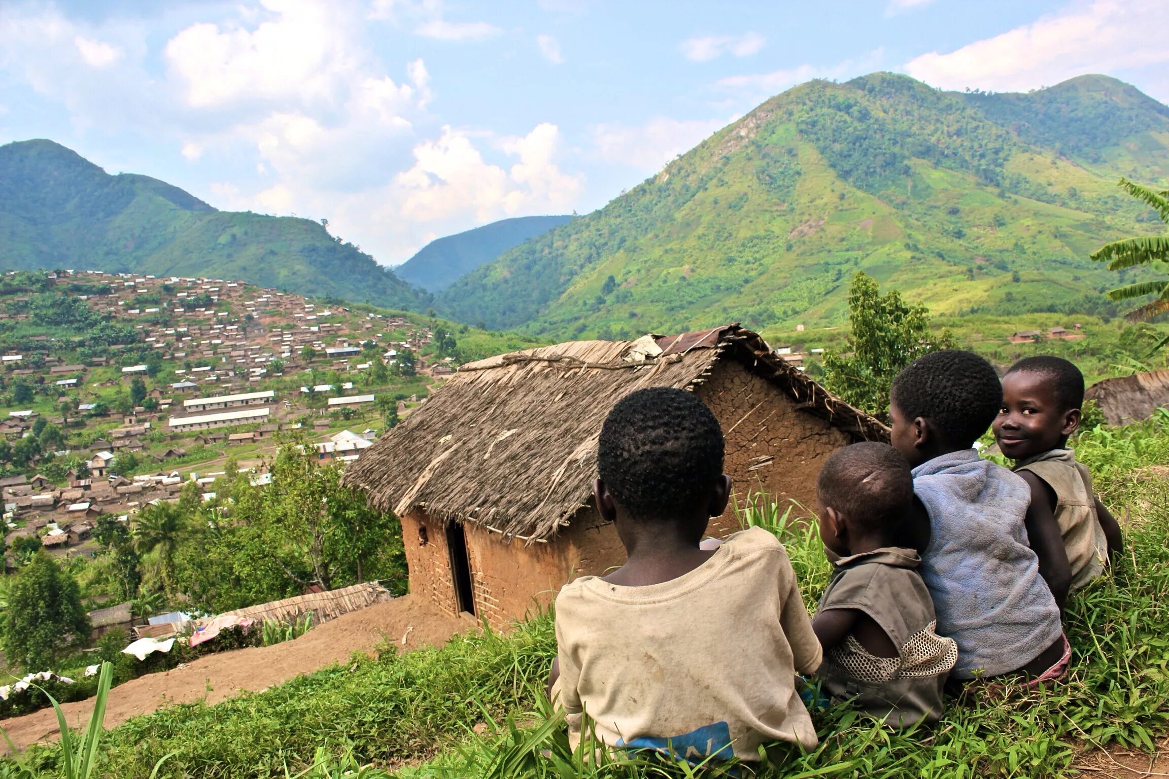 Где на материке плотность населения более 100 человек на 1км2 в африке. Плотность населения конго. Размещение населения конго. Географическое положение центральной африки. Характеристика территории конго.