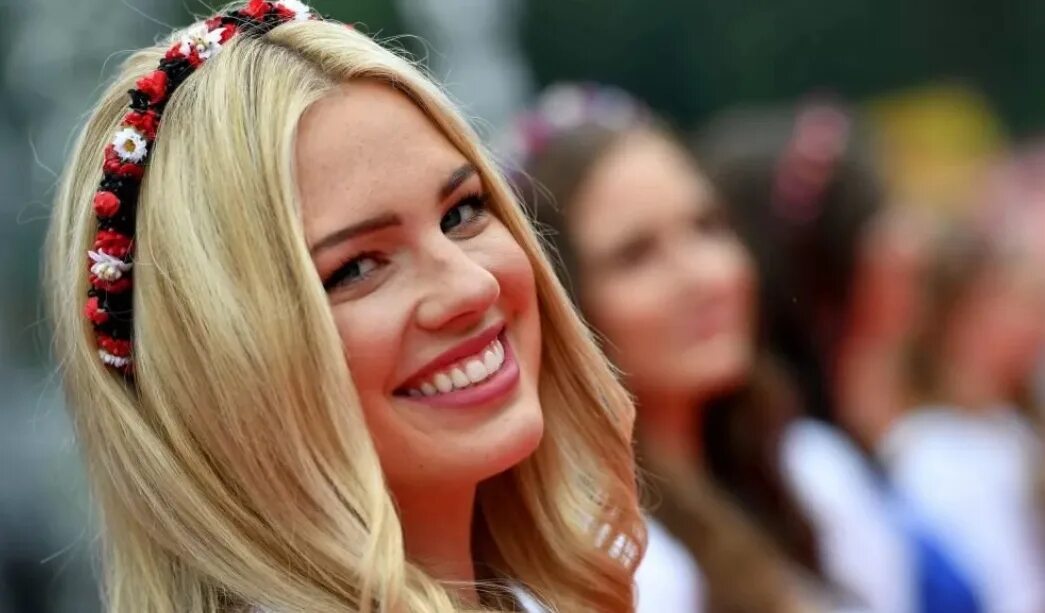 Австрийцы девушки. Австрийцы девушки. Красивые девушки германии. Австрийские девушки. Формула 1 грид герлз австрия.