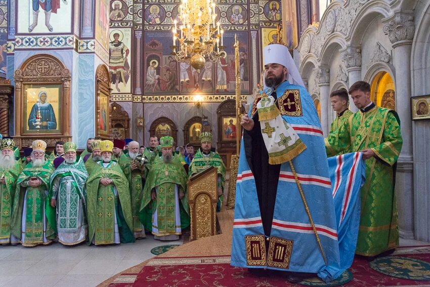 Свято Георгиевский храм Макеевка. Макеевка храм, литургия. Георгиевский храм Алчевск.