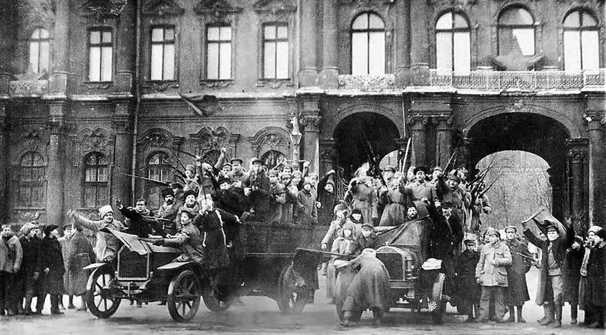 Штурм зимнего дворца 1917. Зимний дворец санкт-петербург 1917. Штурм зимнего дворца 1917. Временное правительство в зимнем дворце. Зимний дворец временное правительство.