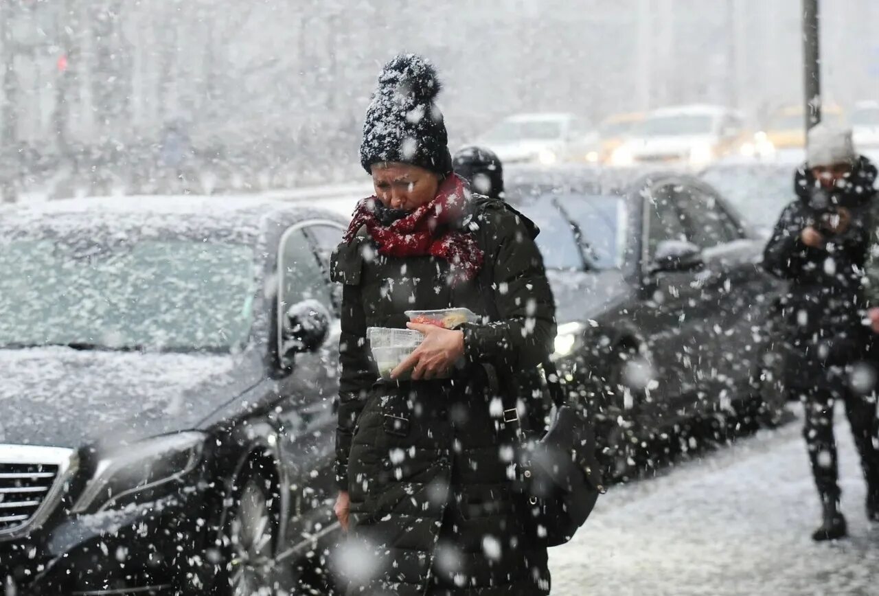 Сильный снегопад. Мощный снегопад в Москве. Сильный снегопад в Москве. Сильнейший снегопад в Москве. Сегодня снег пришел