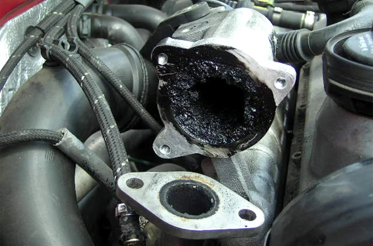 Где расположен егр. Д4сб клапан егр. egr 226190. клапан egr гранта. клапан рециркуляции отработанных газов h4m.