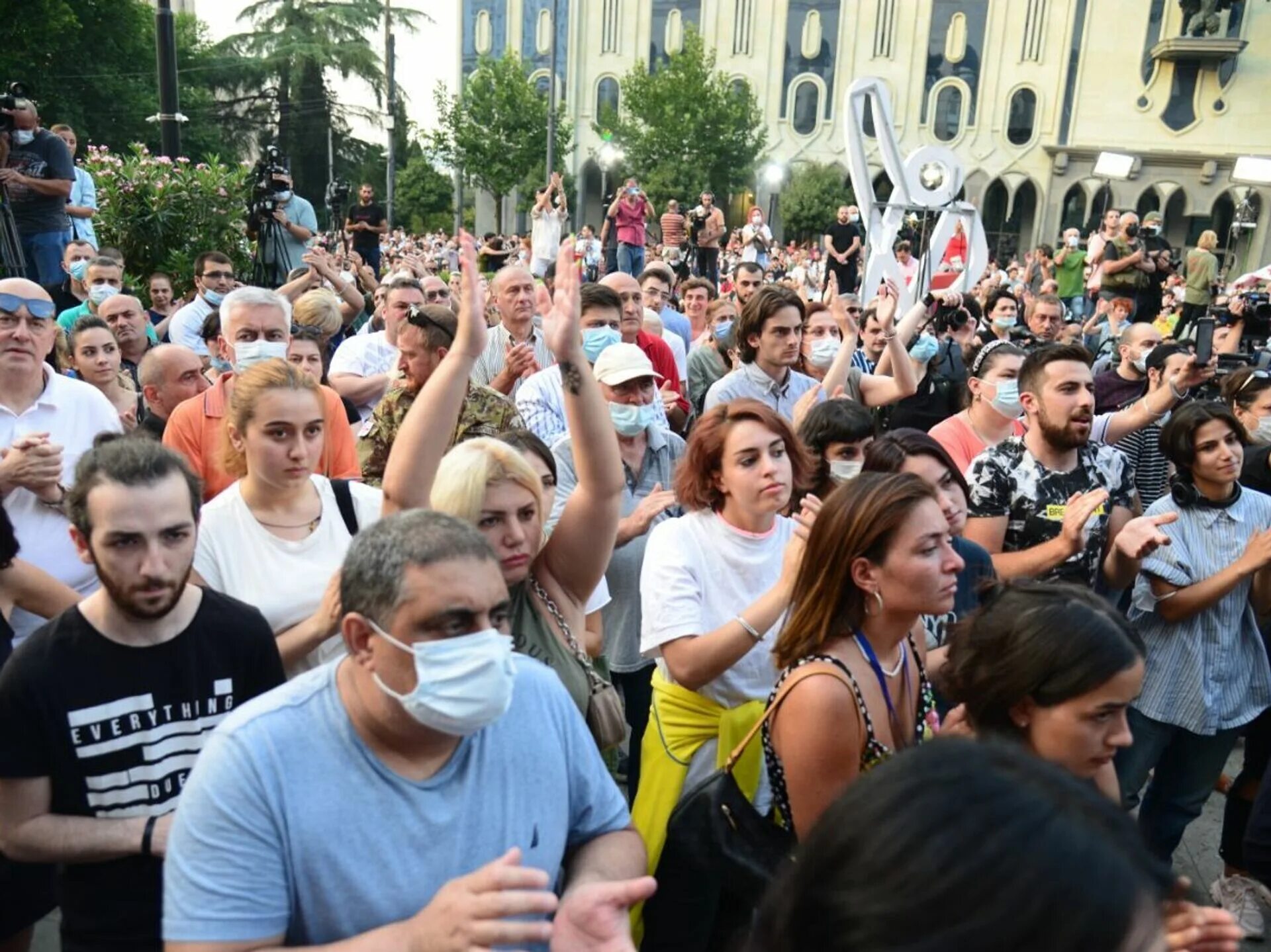 Протесты в Тбилиси. Грузинский журналист. Митинги в Грузии.