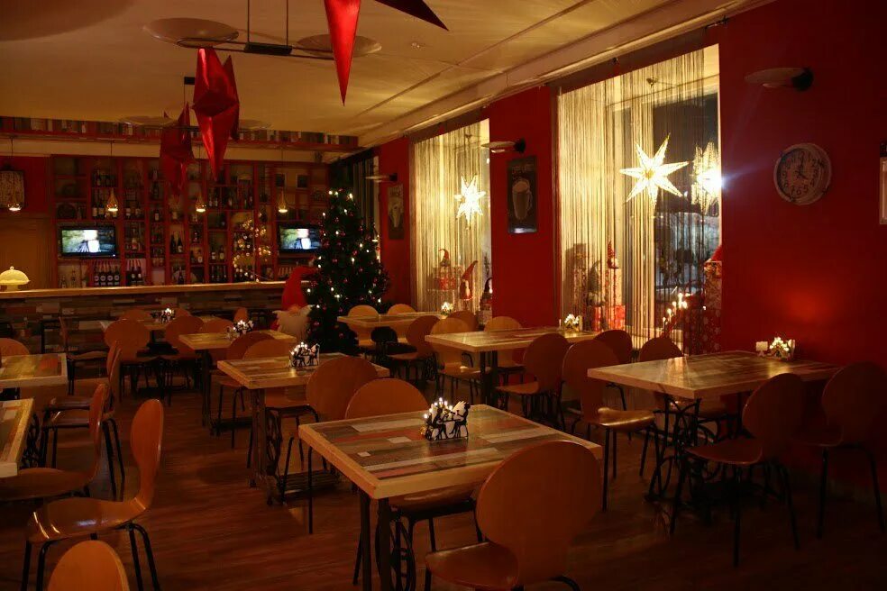 Кафе чарли североморск доставка. Чарли воронеж кафе меню. Чарли фокстрот петергоф. Североморск улица адмирала падорина. Кафе чарли североморск.