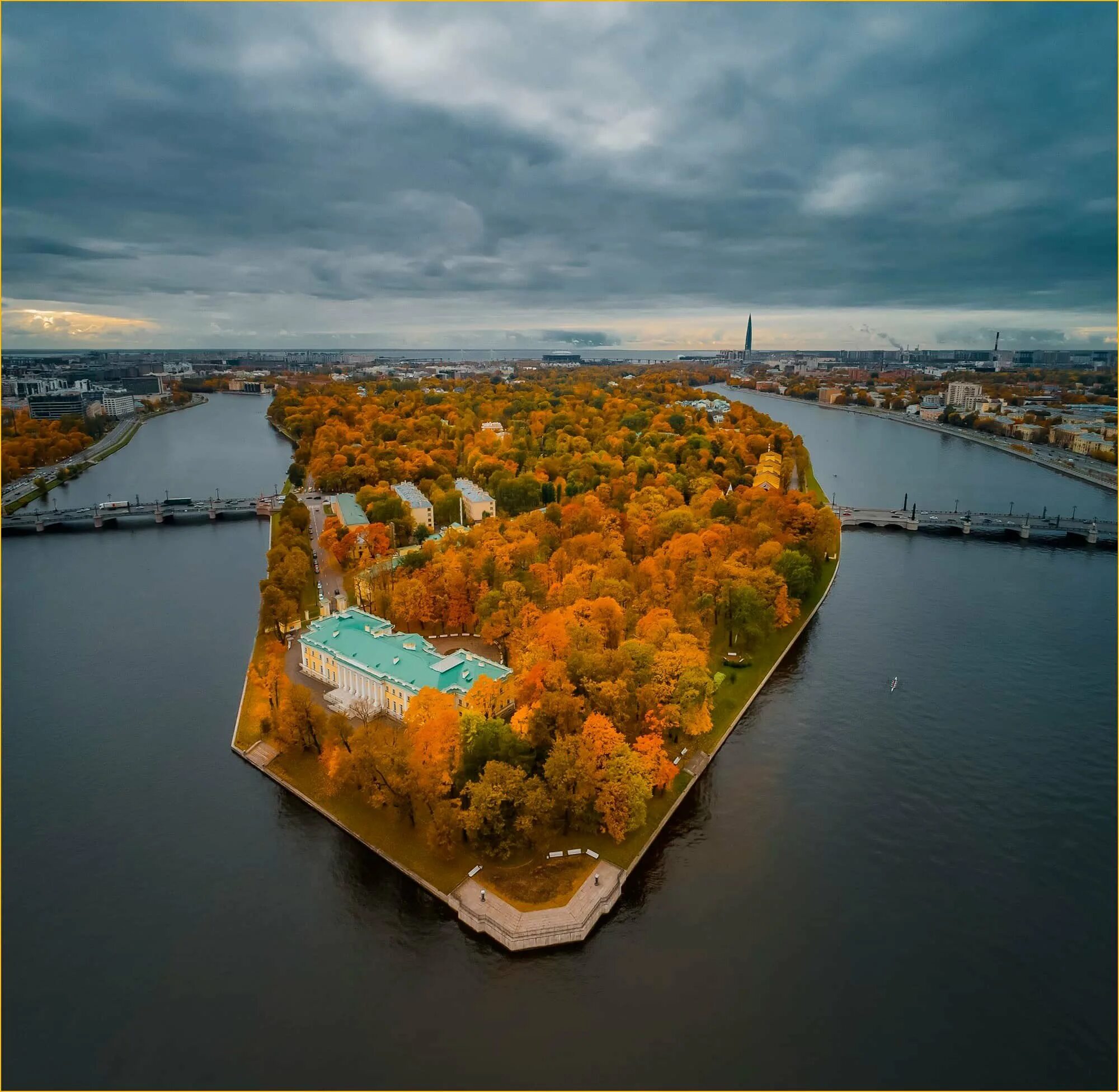 Остров аренда спб. Каменный остров в Санкт-Петербурге. Каменный остров СПБ. Парк на Каменном острове в СПБ. Питер каменный остров достопримечательности.