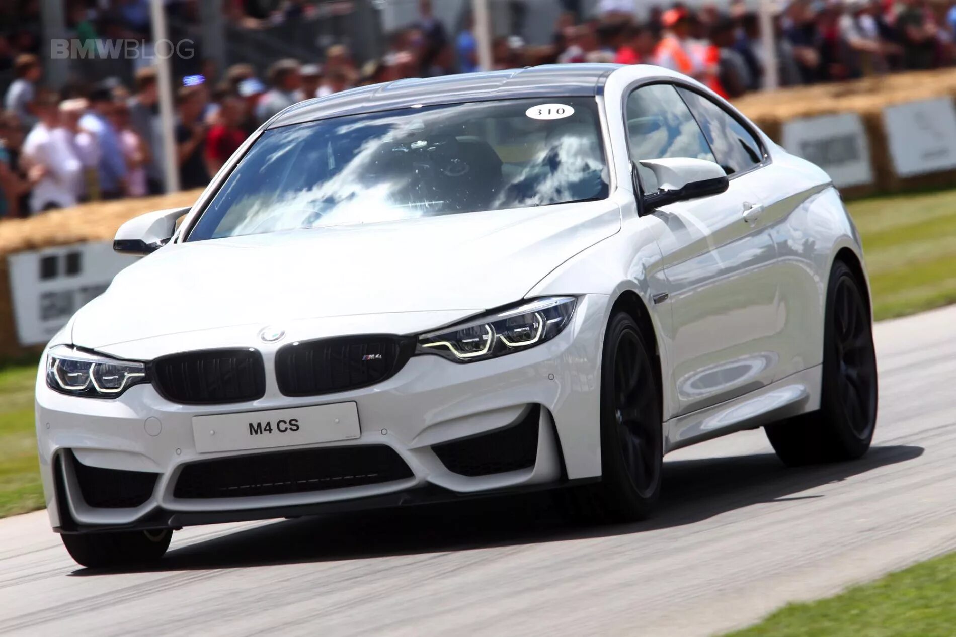H4 white. Bmw m4 cs white. bmw m4 alpine. alpine bmw m4 2025. m4 cs bmw белая.