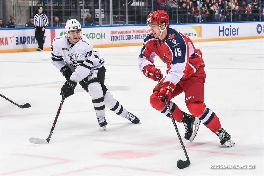 хоккей кхл. ска хоккей систерс. российские хоккеисты в кхл. хк сибирь авангард. девушки в хоккейной форме фотосессия.