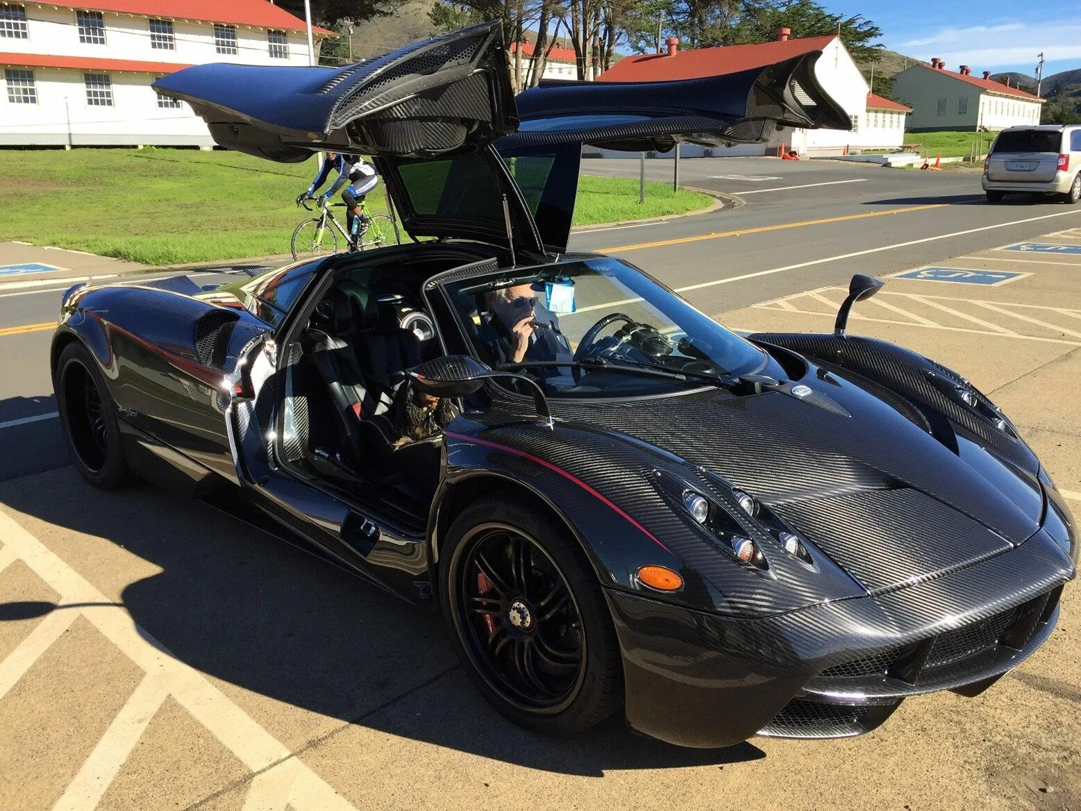 Pagani huayra r. Pagani huayra. авто pagani huayra. pagani huayra салон.