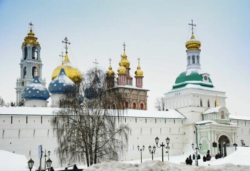 Источник в троице сергиевой лавре. Монастырь троице-сергиева лавра. Троице-сергиева лавра сергиев посад. Троице-сергиева лавра 1337. Видео троицкой лавры.