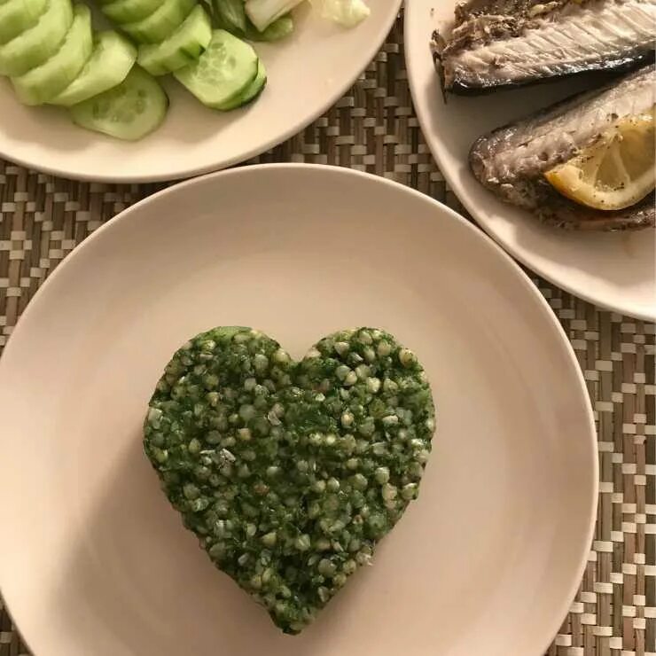 Зеленая гречка каша. Гречка булгур. Пророщенная зеленая гречка. Гречневый табуле. Киноа зеленая.