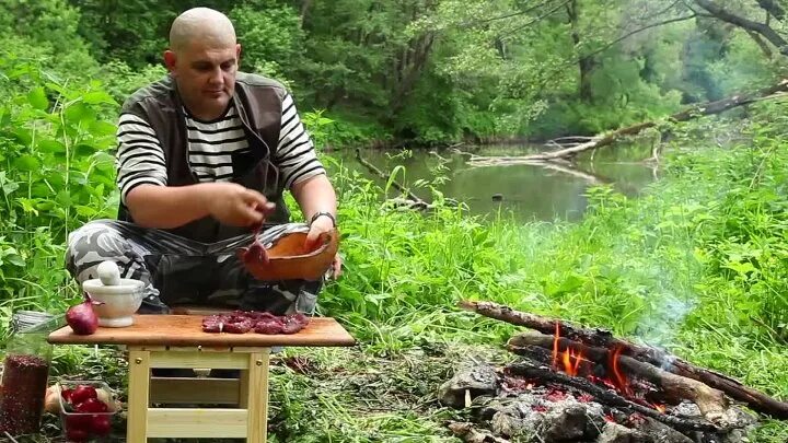 Ведущий канала охота и рыбалка. Рыбацкая кухня на природе. Канал охотник и рыбалка. Охота и рыбалка передача ведущий.