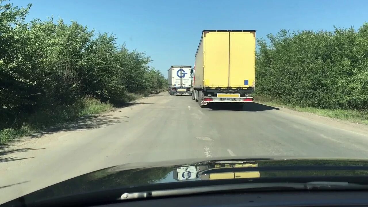 Жд станция мелитополь. Железнодорожный вокзал мелитополь. Мелитополь одесса. Новоазовск дорога. Мелитополь площадь победы.