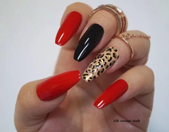 Christmas nails, red and gold nails Gold acrylic nails ... Red and gold nails, G