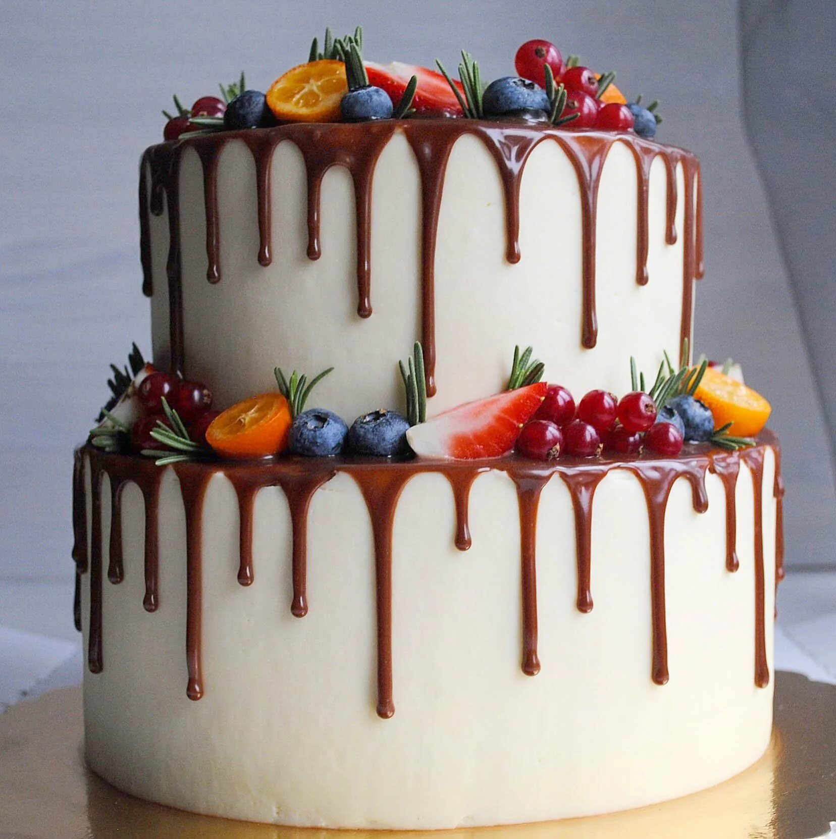 черничный ганаш. торт с шоколадными подтеками. торт с подтеками. торт белый ганаш. глазурь для торта.