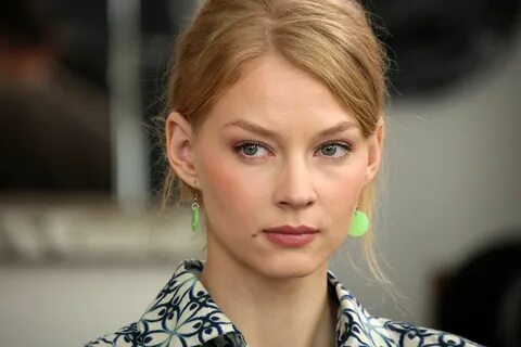 Қыздардың екі аяғының арасында бөртпе бар.